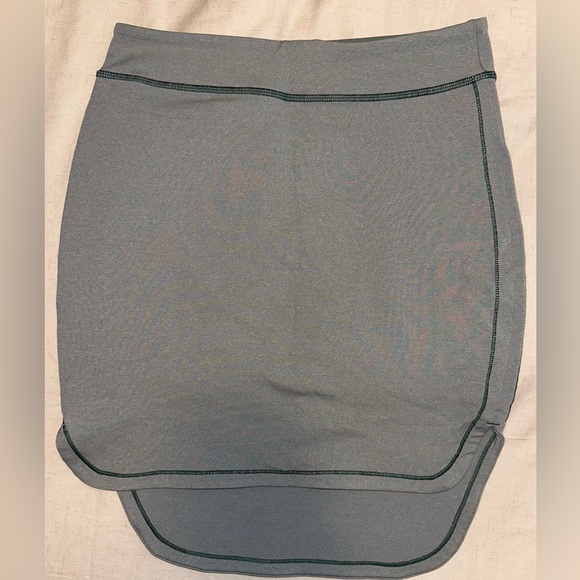 lululemon skirt - Picture 2 of 4